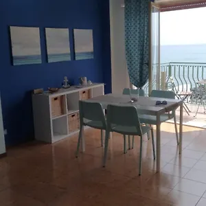Apartment Beachfront, Giardini-Naxos